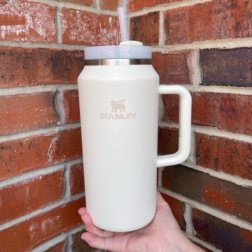 Stanley 64oz The Quencher - Cream